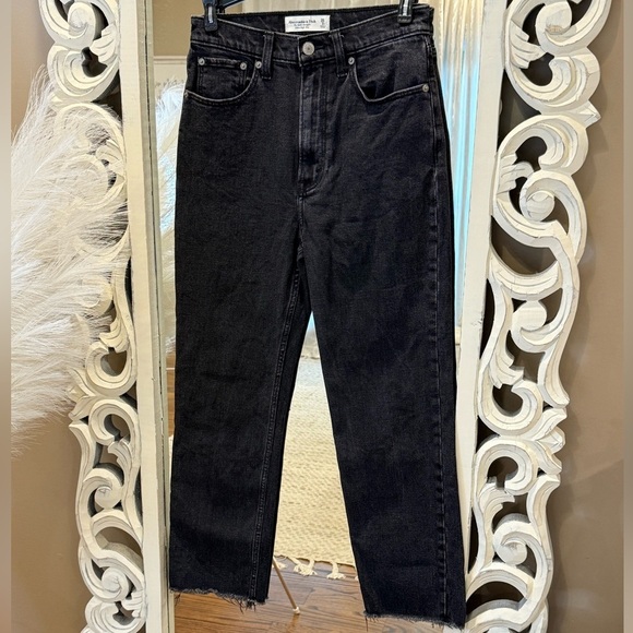 Women’s ABERCROMBIE & FITCH The Ankle Straight Ultra High Rise black jeans-Sz 2R - Picture 2 of 11